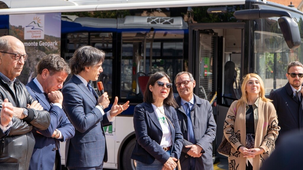 ReggioTV L Atam Ora Guarda Al Futuro A Piazza Castello La