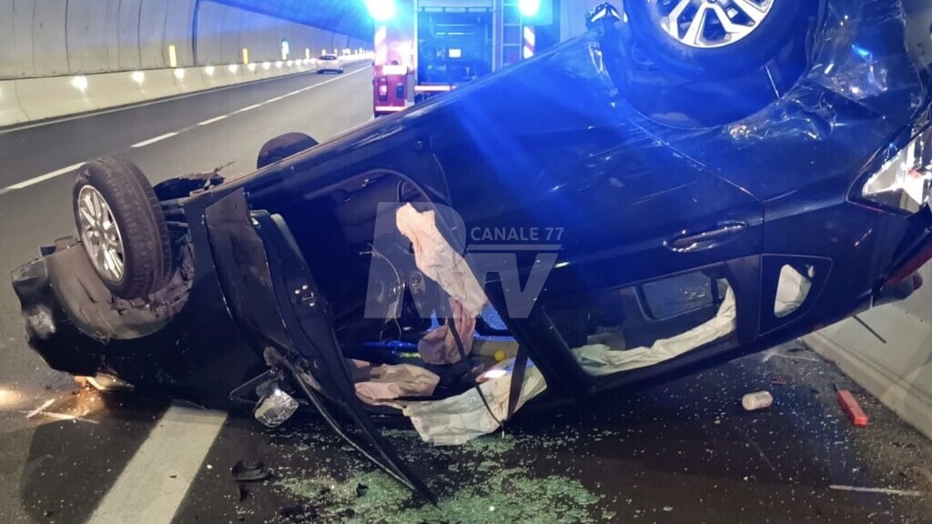 Reggiotv Incidente Sulla Auto Si Ribalta Tra Bagnara E Scilla Un